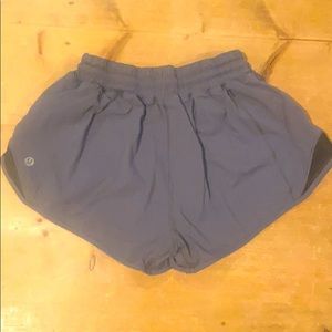 Lululemon hotty hot shorts 2.5 inch